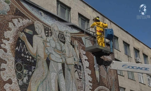 Проєкт з очищення історичних мозаїчних панно стартував у Вінниці