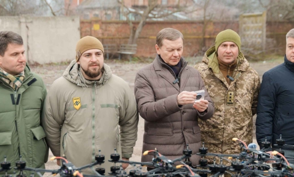 Прикордонники та “азовці” отримали з Вінниці по 200 FPV-дронів від Міжрегіонального гуманітарного штабу Прикордонники та “азовці” отримали з Вінниці по 200 FPV-дронів від Міжрегіонального гуманітарного штабу