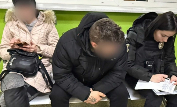 Прийшов у сервісний центр Вінниці з посвідченням водія, яке купив у інтернеті