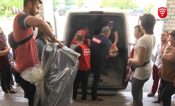 П'ять тонн гуманітарного вантажу доправили вінницькі представники благодійної організації MEDAIR