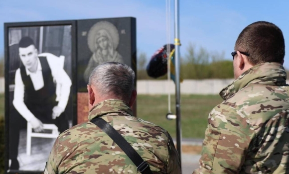 Писав музику, вірші та боронив країну у Вінниці вшанували пам’ять бійця КОРДу в день його народження