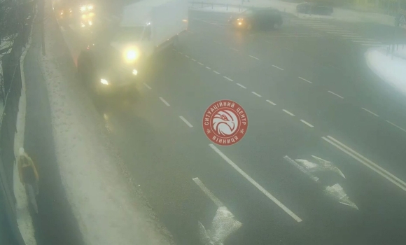 Ранком у Вінниці сталась ДТП, яку зафіксували камери відеоспостереження