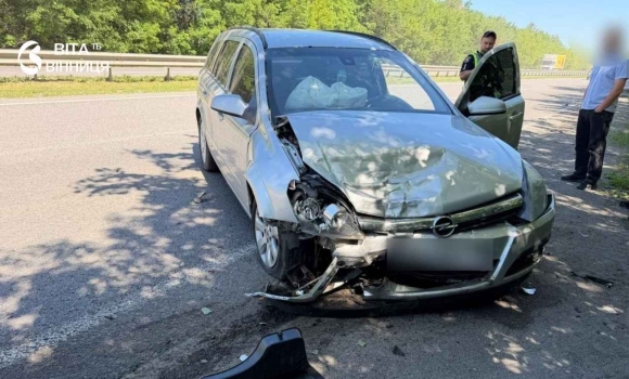 Ранкова автотроща біля Стрижавки двоє людей у лікарні, автівки на штрафмайданчику Ранкова автотроща біля Стрижавки двоє людей у лікарні, автівки на штрафмайданчику