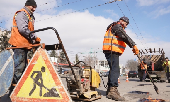 Вінницькі дорожники розпочали поточний ремонт доріг