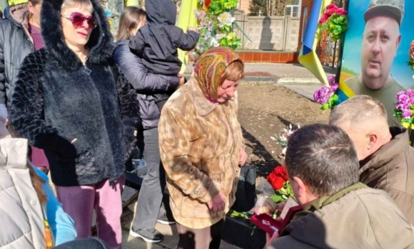 Рідні чотирьох загиблих воїнів з Піщанської громади отримали їхні посмертні нагороди