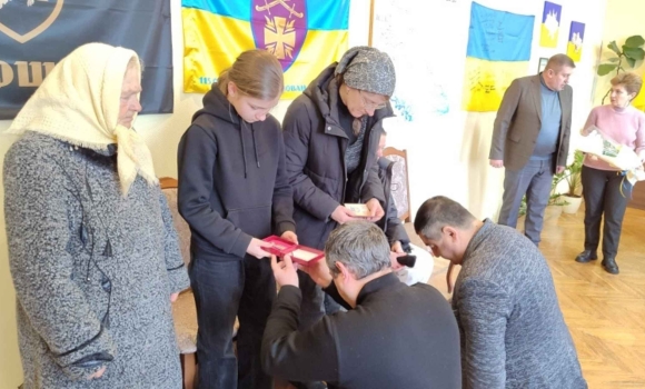 Рідні героїв з Тульчинського району отримали посмертні нагороди захисників