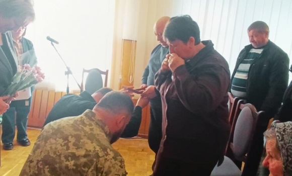 Рідні отримали нагороди двох загиблих військовослужбовців Городківської громади Рідні отримали нагороди двох загиблих військовослужбовців Городківської громади