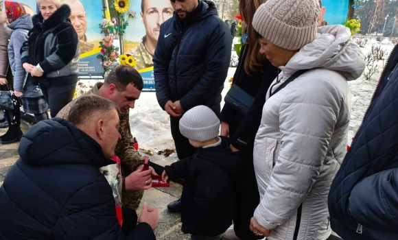 Рідні солдата з Тульчинської громади отримали його посмертний орден Рідні солдата з Тульчинської громади отримали його посмертний орден