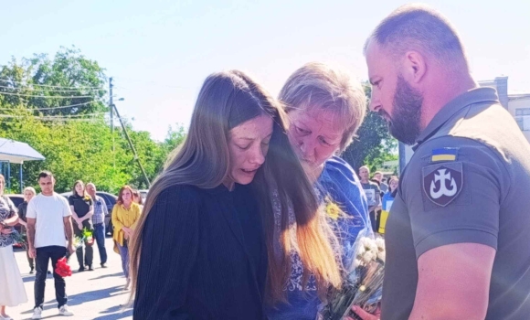 Рідні загиблого воїна з Тульчинської громади отримали його посмертну нагороду