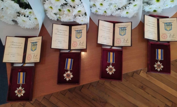 Родинам чотирьох воїнів з Томашпільської громади вручили нагороди