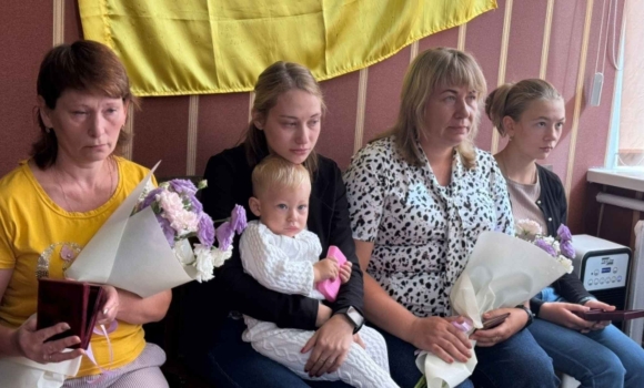 Родинам двох загиблих військовослужбовців Брацлавщини вручили нагороди 