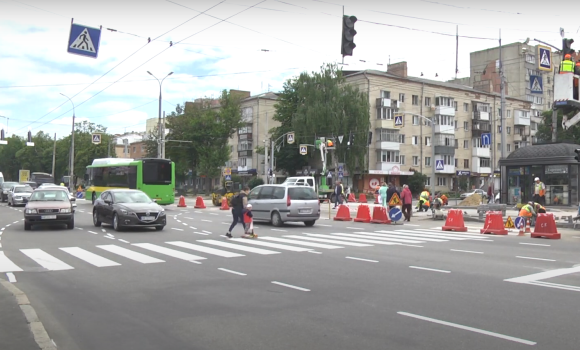 Рух на перехресті Зодчих-Пирогова відновлено для автомобілів