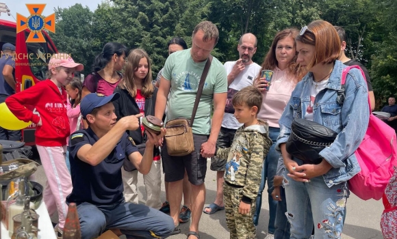 Рятувальники навчали вінничан, як діяти у разі небезпеки