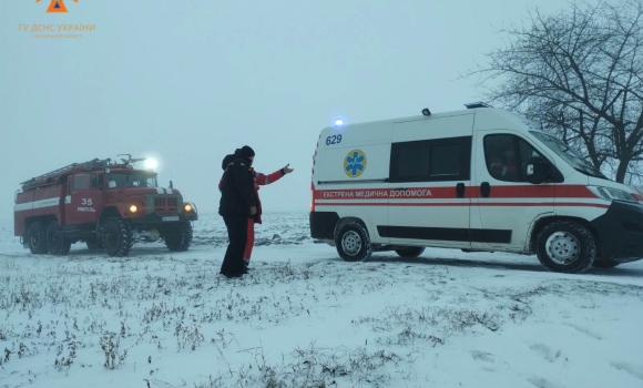 Рятувальники у Ямпільській громаді витягли з кювету "швидку" 