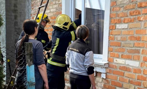 Рятувальникам двічі за добу екстрено відчиняли двері помешкань в оселях вінничан Рятувальникам двічі за добу екстрено відчиняли двері помешкань в оселях вінничан