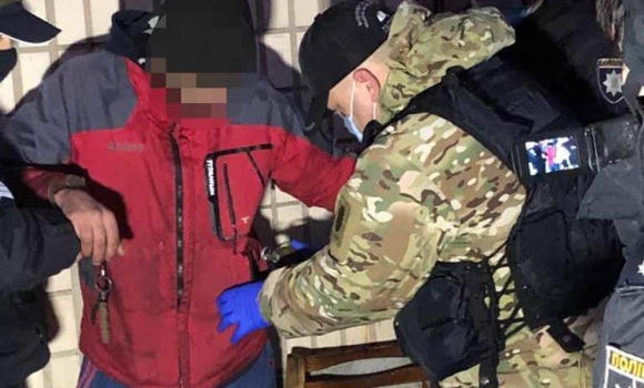 На Вінниччині чоловік із кримінальним «стажем» погрожував охоронцю  гранатами