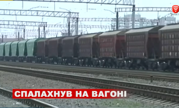 У Вінниці 21-річний хлопець спалахнув на вагоні