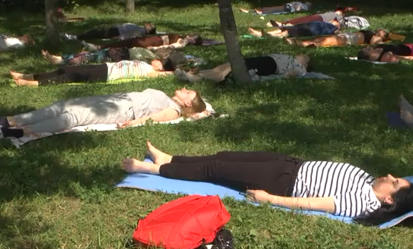Покращити контроль над розумом та тілом – сеанс йоги відбувся у Вінниці