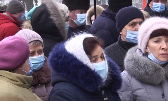 Працівників Вінницької районної лікарні на мітинг вивела невизначеність