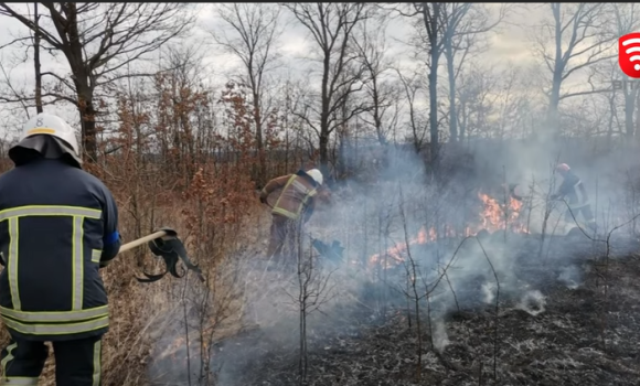 Вінницькі рятувальники нагадують - спалювання рослинності у воєнний час прирівнюється до диверсії