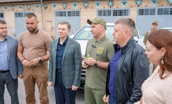 Ще два прикордонні загони отримали позашляховики від вінницької громади