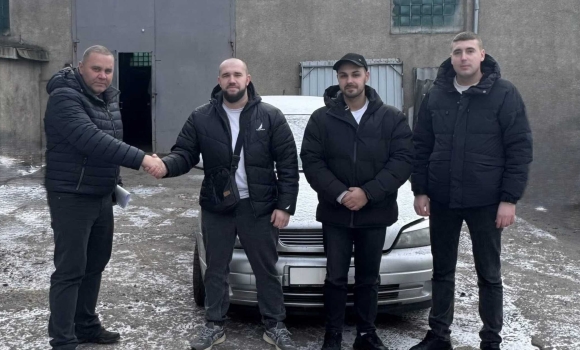 Ще один автомобіль передали вінницькі митники бійцям на передову