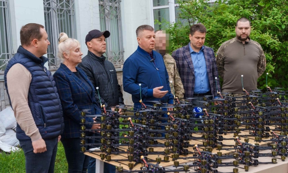 Ще сто FPV-дронів передали з Вінниці одразу для двох військових формувань