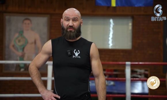 Школа боксу тренування з чемпіоном, професійним боксером, Романом Головащенком