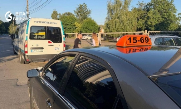 Штраф до 34 тисяч грн на Вінниччині викрили нелегальних водіїв таксі Штраф до 34 тисяч грн на Вінниччині викрили нелегальних водіїв таксі