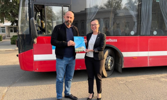 Швеція передала новий шкільний автобус для Бершадської громади