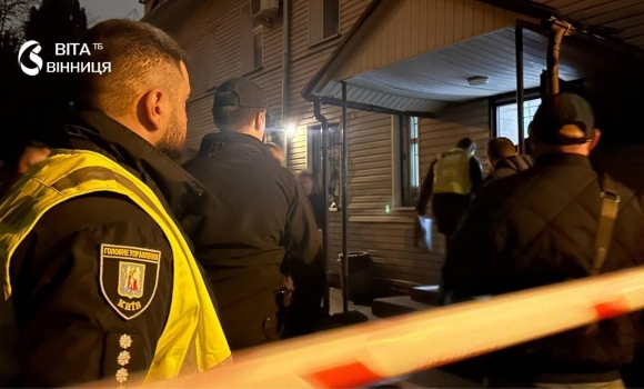 Сім пострілів у будівлі ТЦК шестеро поранених, двоє — у тяжкому стані Сім пострілів у будівлі ТЦК шестеро поранених, двоє — у тяжкому стані