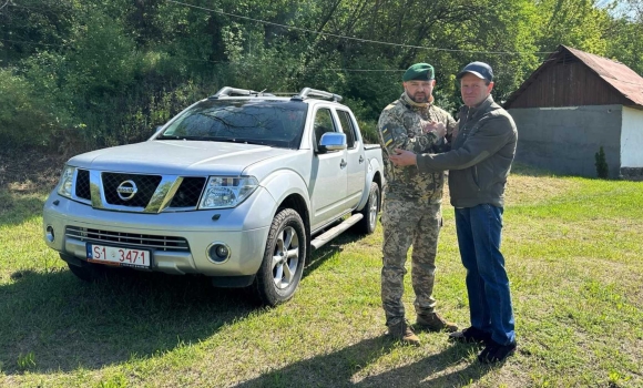 Сім’я загиблого прикордонника передала автомобіль Могилів-Подільському прикордонному загону