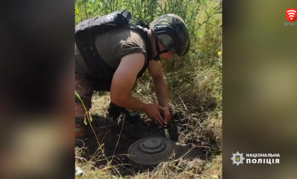 Скільки мін уже знешкодили поліцейські вибухотехніки з Вінниці на деокупованих районах Харківщини?
