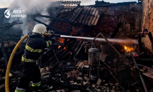 Склад із 300 тоннами зерна й соняшнику загорівся у Джулинській громаді