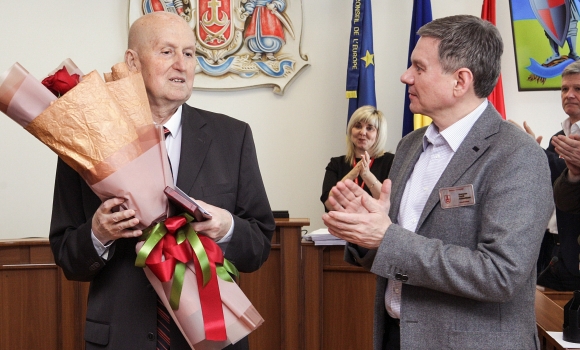 Служив громаді 28 років: мер Вінниці вручив Почесну відзнаку Сергію Чорнолуцькому