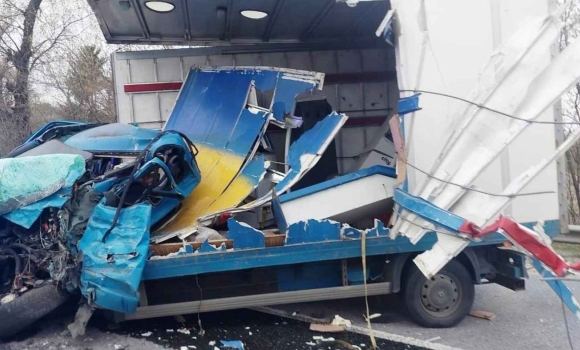 Смертельна троща на трасі М-21 на Вінниччині вантажівка влетіла у пасажирський автобус