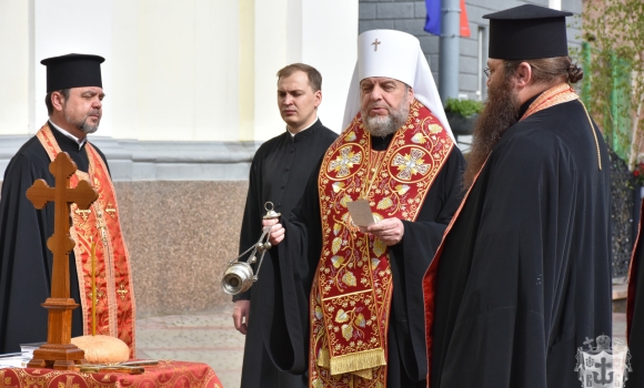 У Вінниці звершили заупокійну молитву на могилі митрополита