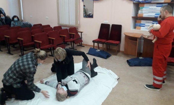 Соціальних працівників у Вінниці навчили надавати першу медичну допомогу