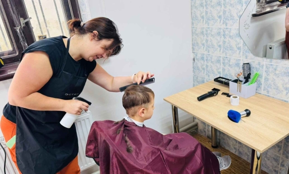 Соціальну перукарню відвідали вінницькі першокласники з родин вразливих категорій 