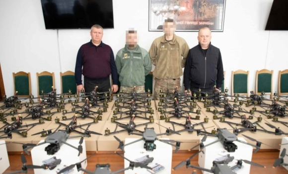 Спецпризначенцям Нацгвардії у Вінниці передали «мавіки» та fpv-дрони Спецпризначенцям Нацгвардії у Вінниці передали «мавіки» та fpv-дрони
