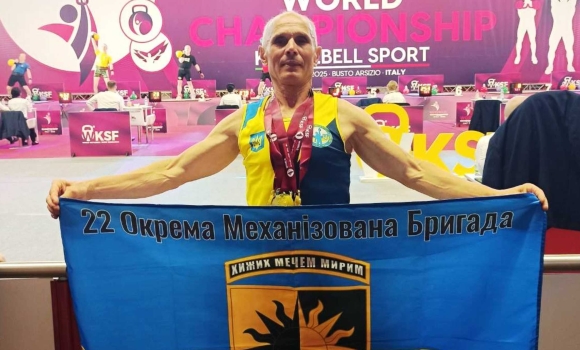Спортсмен-ветеран з Томашполя здобув три золоті медалі й встановив новий світовий рекорд