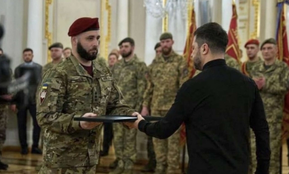 Старший лейтенант з Вінниччини отримав «Хрест бойових заслуг» з рук Президента Старший лейтенант з Вінниччини отримав «Хрест бойових заслуг» з рук Президента