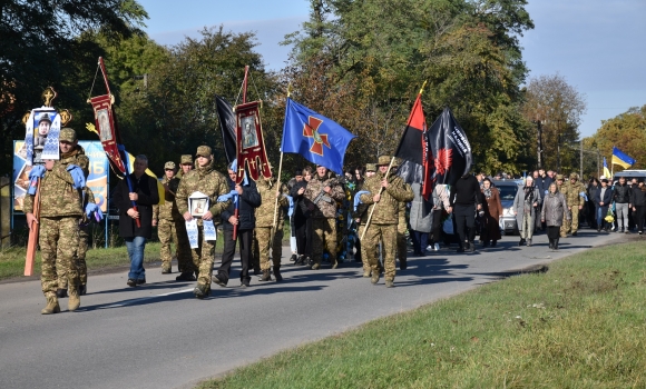 Стрижавська громада провела останньою земною дорогою молодого нацгвардійця Стрижавська громада провела останньою земною дорогою молодого нацгвардійця