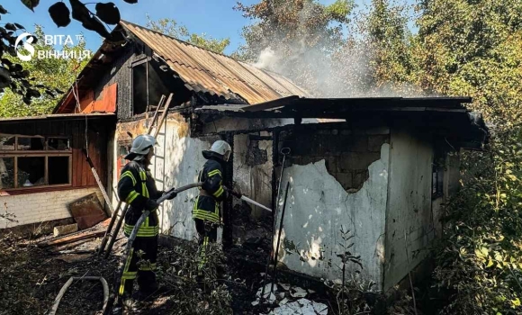 Суха трава, будинок й авто рятувальники Вінниччини ліквідували 18 пожеж Суха трава, будинок й авто рятувальники Вінниччини ліквідували 18 пожеж