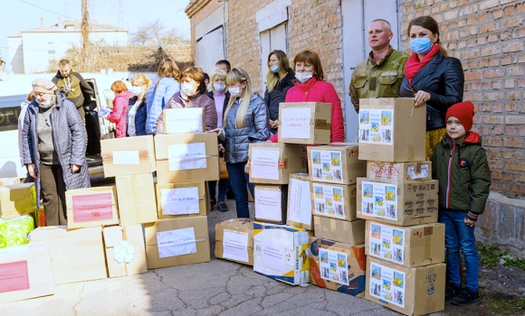 Вихованці дитсадочків Вінниці зібрали гуманітарну допомогу для воїнів 