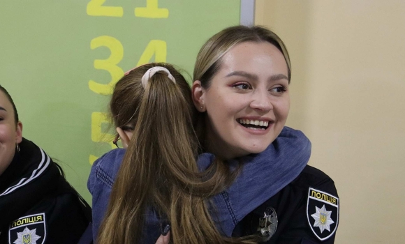 Святий Миколай та правоохоронці привітали калинівських школярів Святий Миколай та правоохоронці привітали калинівських школярів