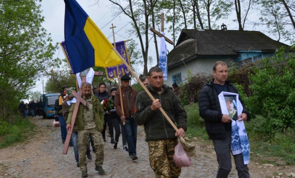 Томашпільська громада прощалась із 43-річним ветераном російсько-української війни