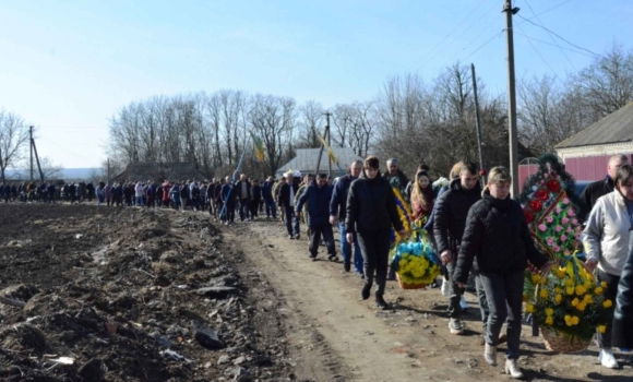 Томашпільська громада прощалась із загиблим у Курській області Героєм-захисником