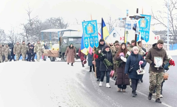 Томашпільська громада провела останньою земною дорогою 32-річного воїна