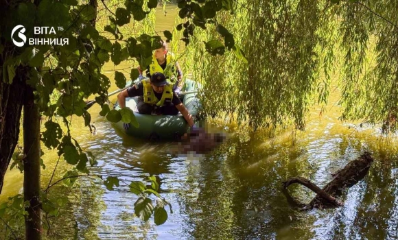 Трагедія на воді у Вінниці місцеві жителі виявили 55-річну потопельницю Трагедія на воді у Вінниці місцеві жителі виявили 55-річну потопельницю